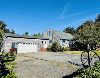 94 Nyes Ln, Acushnet, Massachusetts, 4 Bedrooms Bedrooms, 7 Rooms Rooms,2 BathroomsBathrooms,Residential,For Sale,Nyes Ln,73424613