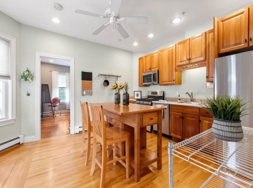 102 Salem Street, Malden, Massachusetts, 1 Bedroom Bedrooms, 3 Rooms Rooms,1 BathroomBathrooms,Residential Lease,For Rent,Salem Street,73424707