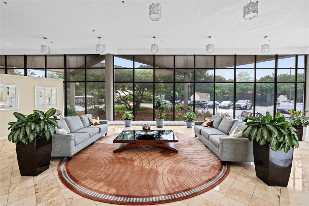 250 Hammond Pond Pkwy, Newton, Massachusetts, 1 Bedroom Bedrooms, 4 Rooms Rooms,1.5 BathroomsBathrooms,Residential,For Sale,Hammond Pond Pkwy,73395263