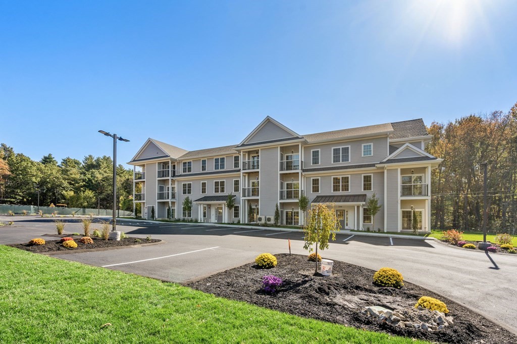 244 Main, Millis, Massachusetts, 2 Bedrooms Bedrooms, 5 Rooms Rooms,2 BathroomsBathrooms,Residential Lease,For Rent,Main,73427108