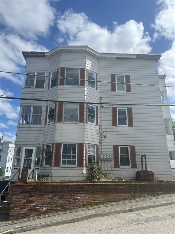 160 Madison St, Fitchburg, Massachusetts, 4 Bedrooms Bedrooms, 7 Rooms Rooms,1.5 BathroomsBathrooms,Residential Lease,For Rent,Madison St,73398675