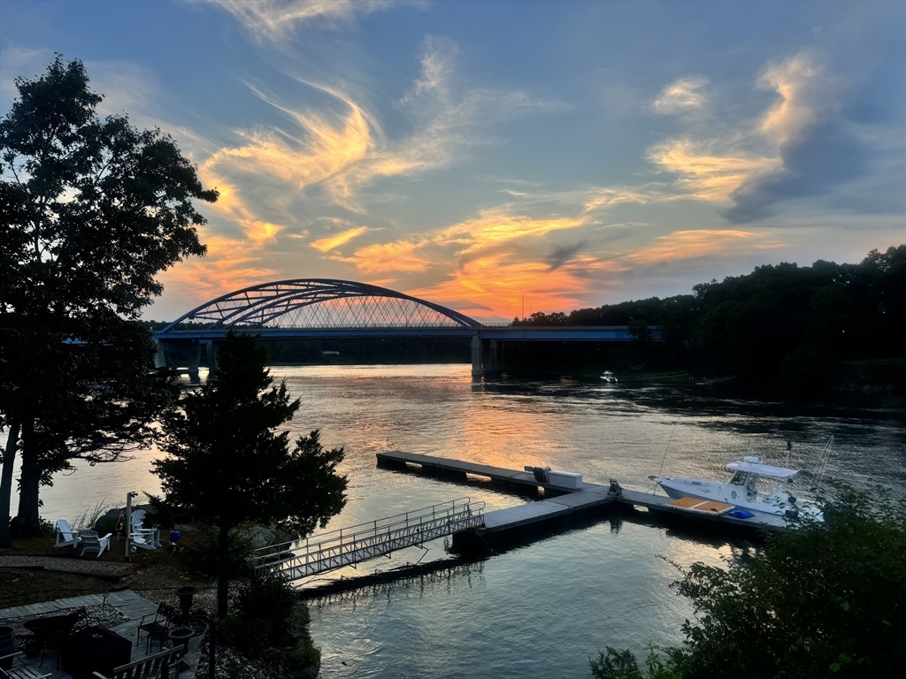 1 Deer Island St, Newburyport, Massachusetts, 2 Bedrooms Bedrooms, 6 Rooms Rooms,2.5 BathroomsBathrooms,Residential Lease,For Rent,Deer Island St,73387563