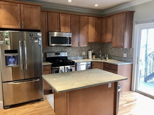252 Gold Street, Boston, Massachusetts, 2 Bedrooms Bedrooms, 4 Rooms Rooms,1.5 BathroomsBathrooms,Residential Lease,For Rent,Gold Street,73409424