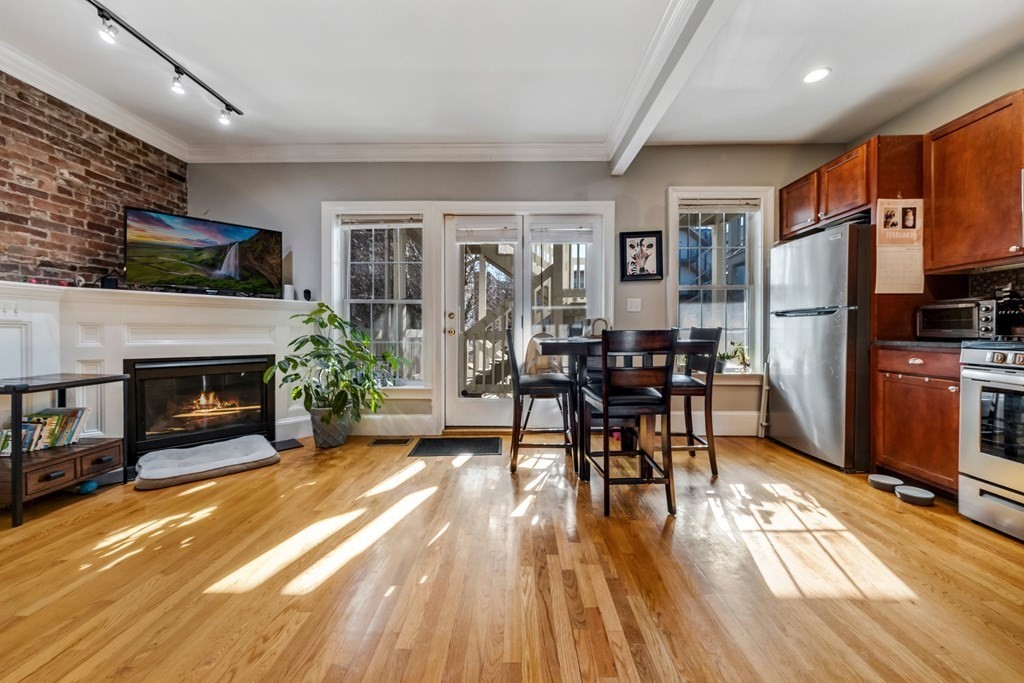 673 E 2nd St, Boston, Massachusetts, 3 Bedrooms Bedrooms, 9 Rooms Rooms,2 BathroomsBathrooms,Residential Lease,For Rent,E 2nd St,73408111