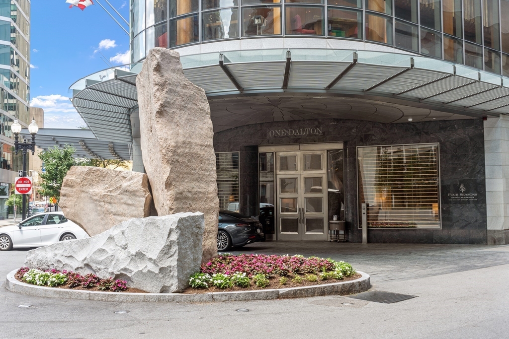 1 Dalton St, Boston, Massachusetts, 1 Bedroom Bedrooms, 5 Rooms Rooms,1.5 BathroomsBathrooms,Residential Lease,For Rent,Dalton St,73404957