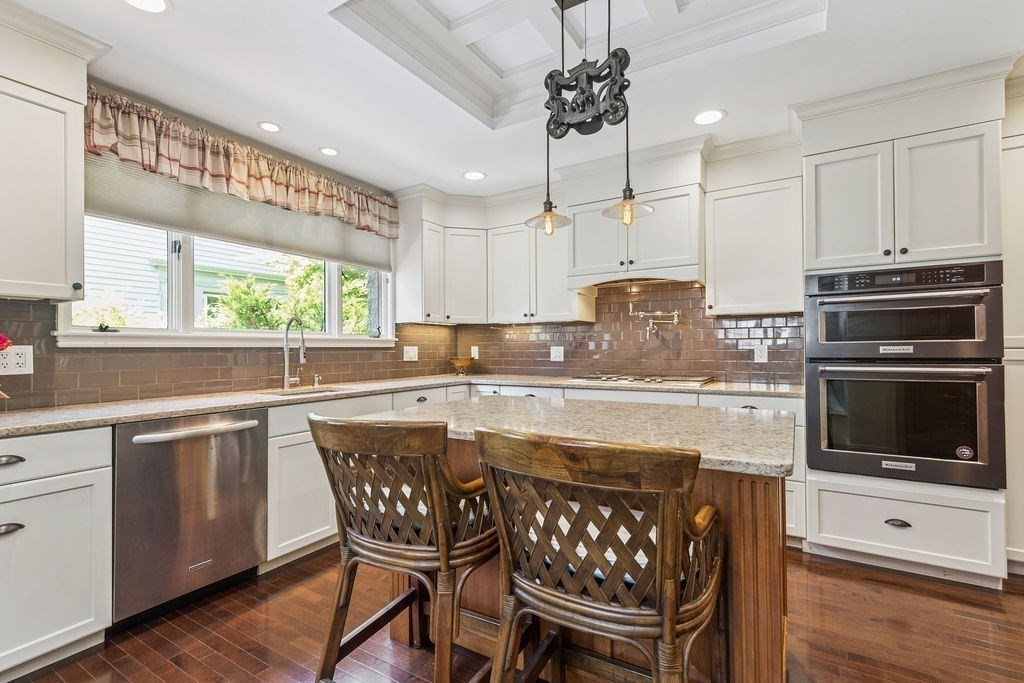 70 Hawthorn St, New Bedford, Massachusetts, 6 Bedrooms Bedrooms, 13 Rooms Rooms,5.5 BathroomsBathrooms,Residential,For Sale,Hawthorn St,73392320