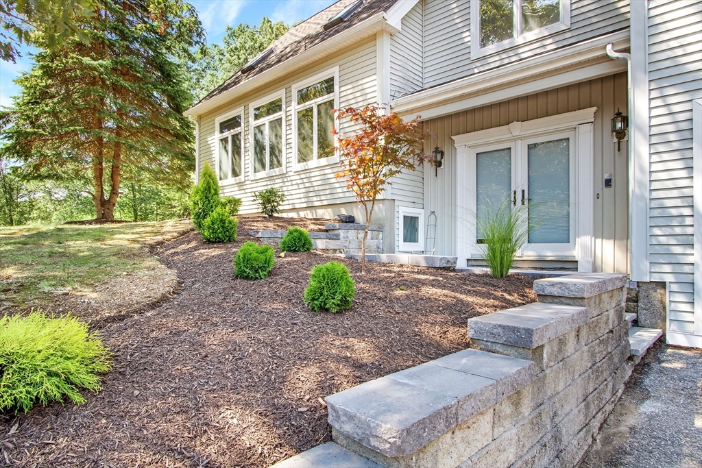 2 Autumn Lane, Leicester, Massachusetts, 2 Bedrooms Bedrooms, 7 Rooms Rooms,2 BathroomsBathrooms,Residential,For Sale,Autumn Lane,73422334