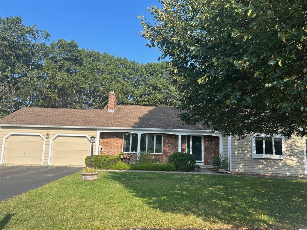 7 Cherokee Rd, Worcester, Massachusetts, 2 Bedrooms Bedrooms, 7 Rooms Rooms,2 BathroomsBathrooms,Residential Lease,For Rent,Cherokee Rd,73419674