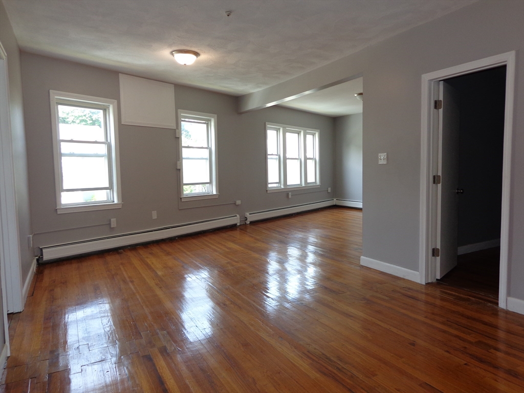 411 Mt. Auburn Street, Watertown, Massachusetts, 2 Bedrooms Bedrooms, 6 Rooms Rooms,1 BathroomBathrooms,Residential Lease,For Rent,Mt. Auburn Street,73399103