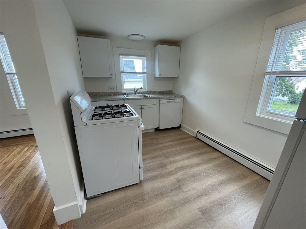 63 Stewart St, Quincy, Massachusetts, 1 Bedroom Bedrooms, 4 Rooms Rooms,1 BathroomBathrooms,Residential Lease,For Rent,Stewart St,73416046
