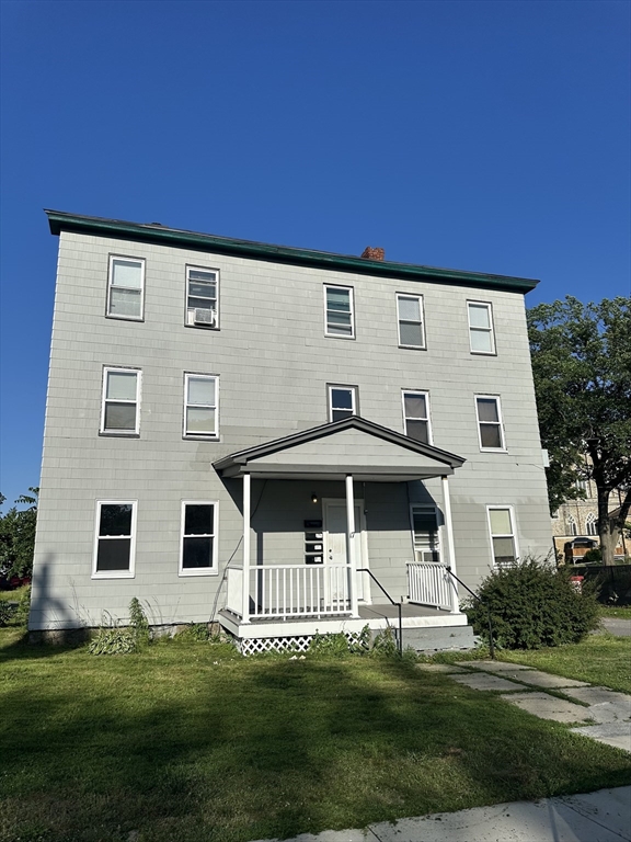 17 Laurel Street, Leominster, Massachusetts, 10 Bedrooms Bedrooms, 18 Rooms Rooms,3 BathroomsBathrooms,Residential Income,For Sale,Laurel Street,73396643