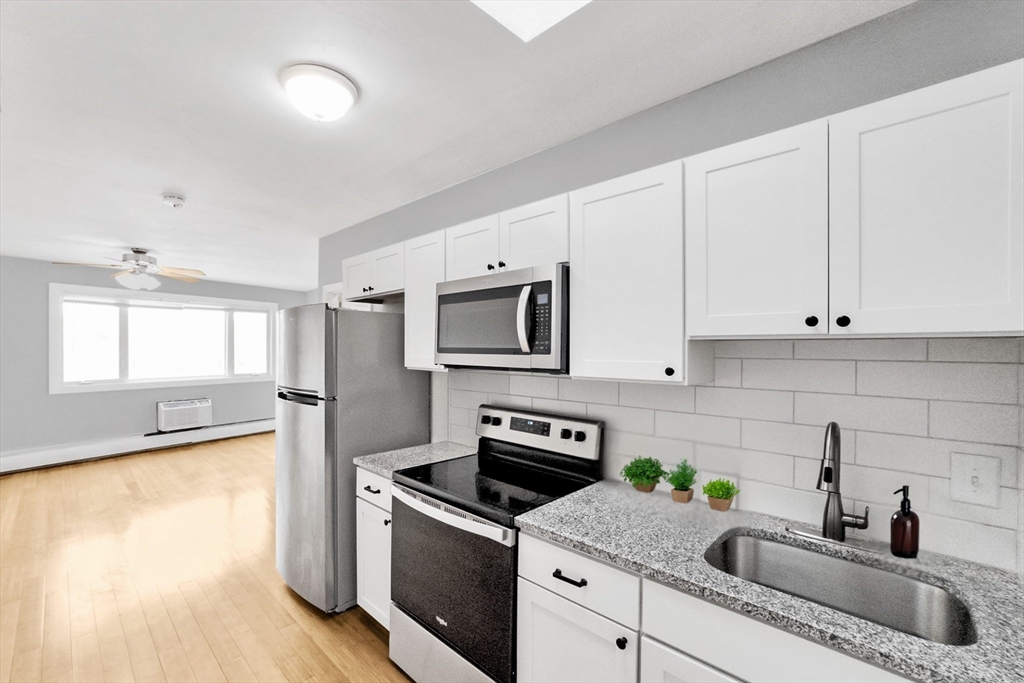 39 Willow Street, Boston, Massachusetts, 1 Room Rooms,1 BathroomBathrooms,Residential Lease,For Rent,Willow Street,73403996