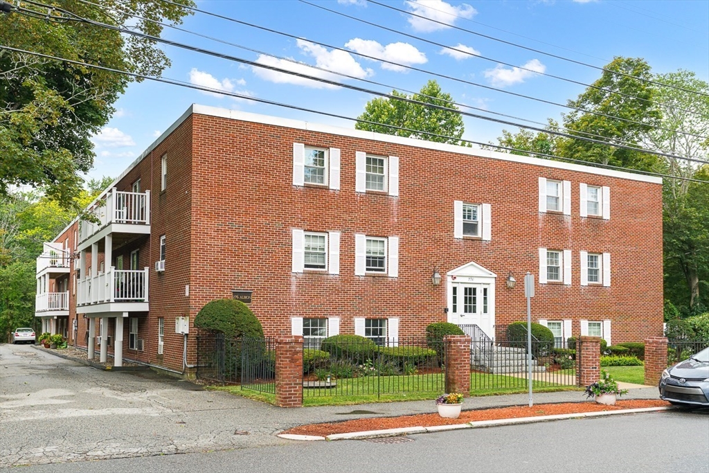 276 Albion Street, Wakefield, Massachusetts, 2 Bedrooms Bedrooms, 4 Rooms Rooms,1 BathroomBathrooms,Residential Lease,For Rent,Albion Street,73421141