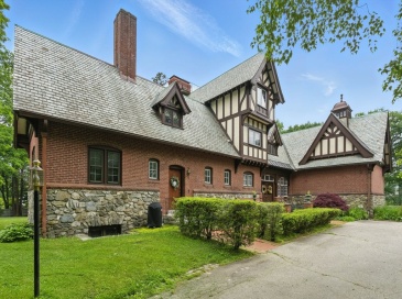 80 Pond St, Salem, New Hampshire, 2 Bedrooms Bedrooms, 4 Rooms Rooms,2 BathroomsBathrooms,Residential,For Sale,Pond St,73337185