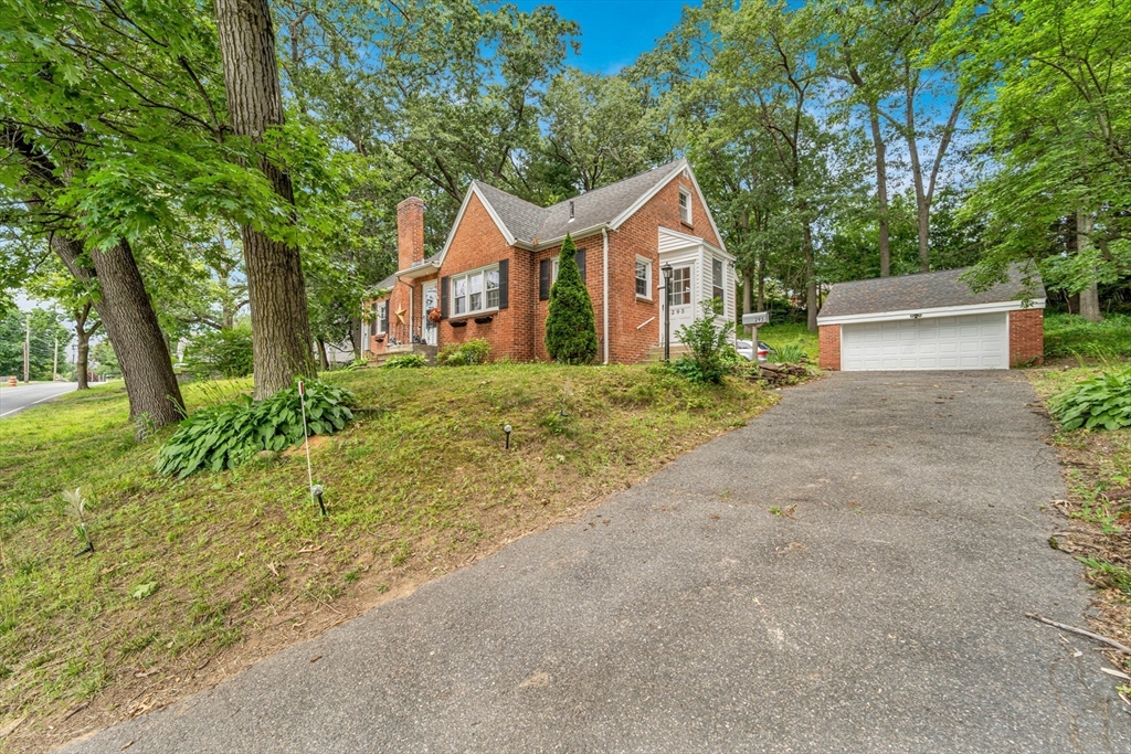 295 Harkness Ave, Springfield, Massachusetts, 3 Bedrooms Bedrooms, 5 Rooms Rooms,2 BathroomsBathrooms,Residential,For Sale,Harkness Ave,73399517