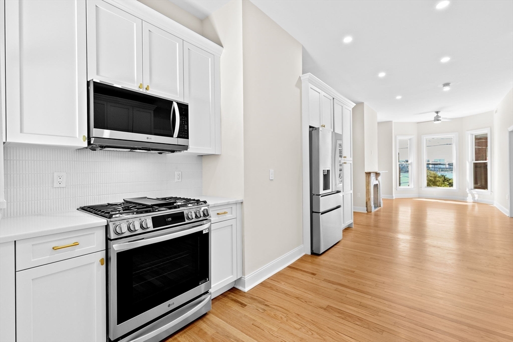 178 Webster Street, Boston, Massachusetts, 2 Bedrooms Bedrooms, 5 Rooms Rooms,2 BathroomsBathrooms,Residential Lease,For Rent,Webster Street,73425162