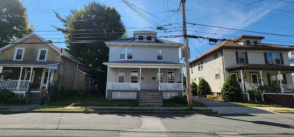 19 Lake St, Wakefield, Massachusetts, 2 Bedrooms Bedrooms, 6 Rooms Rooms,1 BathroomBathrooms,Residential Lease,For Rent,Lake St,73430705