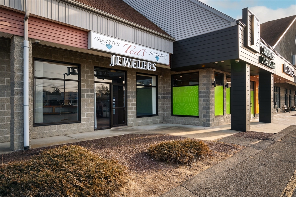 15 College Hwy, Southampton, Massachusetts, ,Commercial Lease,For Rent,College Hwy,73351805