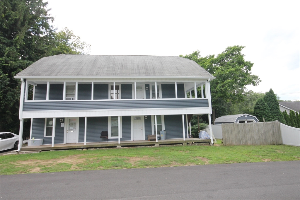 11 Hildreth Ave, South Hadley, Massachusetts, 5 Bedrooms Bedrooms, 7 Rooms Rooms,2 BathroomsBathrooms,Residential Income,For Sale,Hildreth Ave,73369046