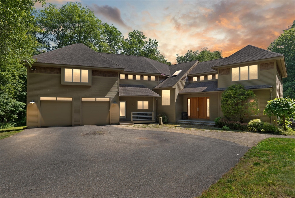 28 Elm St, Berkley, Massachusetts, 5 Bedrooms Bedrooms, 12 Rooms Rooms,2.5 BathroomsBathrooms,Residential,For Sale,Elm St,73393029