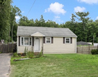 657 Wareham St, Middleboro, Massachusetts, 2 Bedrooms Bedrooms, 4 Rooms Rooms,1 BathroomBathrooms,Residential,For Sale,Wareham St,73413450