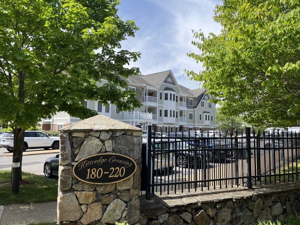 190 Chickering Rd, North Andover, Massachusetts, 2 Bedrooms Bedrooms, 5 Rooms Rooms,2 BathroomsBathrooms,Residential,For Sale,Chickering Rd,73385945