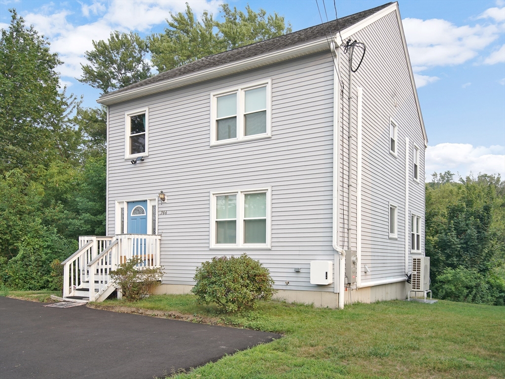 744 S Main St, Haverhill, Massachusetts, 3 Bedrooms Bedrooms, 6 Rooms Rooms,1.5 BathroomsBathrooms,Residential Lease,For Rent,S Main St,73413739