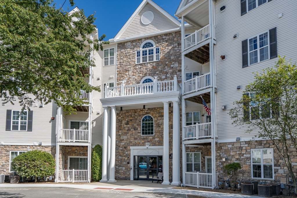 21 Hampshire Rd, Methuen, Massachusetts, 2 Bedrooms Bedrooms, 6 Rooms Rooms,2 BathroomsBathrooms,Residential Lease,For Rent,Hampshire Rd,73430377