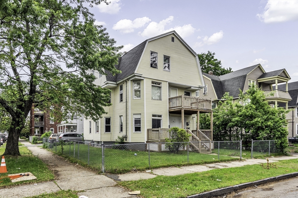 77-79 Grenada Ter, Springfield, Massachusetts, 9 Bedrooms Bedrooms, 18 Rooms Rooms,3 BathroomsBathrooms,Residential Income,For Sale,Grenada Ter,73380953