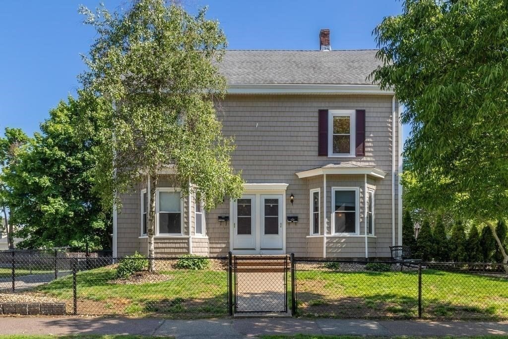 48 Chestnut Street, Wakefield, Massachusetts, 5 Bedrooms Bedrooms, 8 Rooms Rooms,2 BathroomsBathrooms,Residential Lease,For Rent,Chestnut Street,73419481