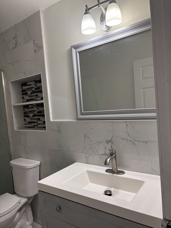 115 Illinois St, Worcester, Massachusetts, 3 Bedrooms Bedrooms, 5 Rooms Rooms,1 BathroomBathrooms,Residential Lease,For Rent,Illinois St,73422854