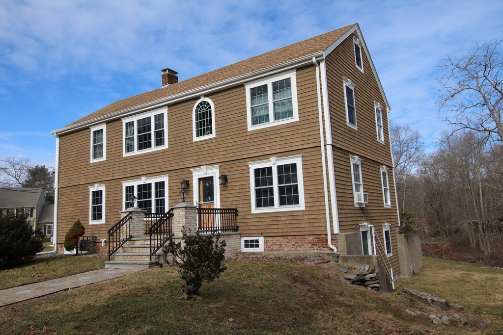 218 Thurber Ave, Attleboro, Massachusetts, 3 Bedrooms Bedrooms, 6 Rooms Rooms,1 BathroomBathrooms,Residential Lease,For Rent,Thurber Ave,73413102