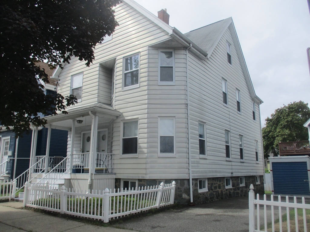 101-103 High St, Malden, Massachusetts, 5 Bedrooms Bedrooms, 10 Rooms Rooms,2 BathroomsBathrooms,Residential Income,For Sale,High St,73420919