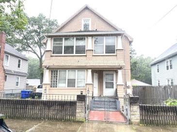 98-100 Fenwick St, Springfield, Massachusetts, 4 Bedrooms Bedrooms, 10 Rooms Rooms,3 BathroomsBathrooms,Residential Income,For Sale,Fenwick St,73391241