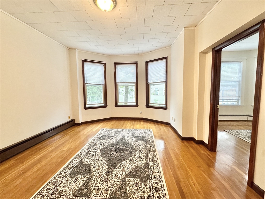 89 Hampshire, Cambridge, Massachusetts, 3 Bedrooms Bedrooms, 6 Rooms Rooms,1 BathroomBathrooms,Residential Lease,For Rent,Hampshire,73412214