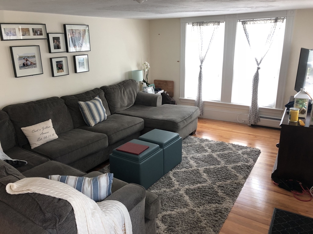 57 Henry Avenue, Melrose, Massachusetts, 2 Bedrooms Bedrooms, 5 Rooms Rooms,1 BathroomBathrooms,Residential Lease,For Rent,Henry Avenue,73424132