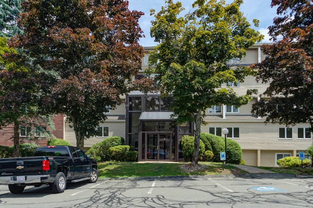 4 Duck Pond Rd, Beverly, Massachusetts, 3 Bedrooms Bedrooms, 5 Rooms Rooms,2 BathroomsBathrooms,Residential Lease,For Rent,Duck Pond Rd,73419265