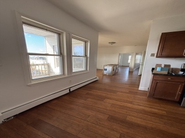 39 Shawmut St, Chelsea, Massachusetts, 3 Bedrooms Bedrooms, 4 Rooms Rooms,1 BathroomBathrooms,Residential Lease,For Rent,Shawmut St,73424568