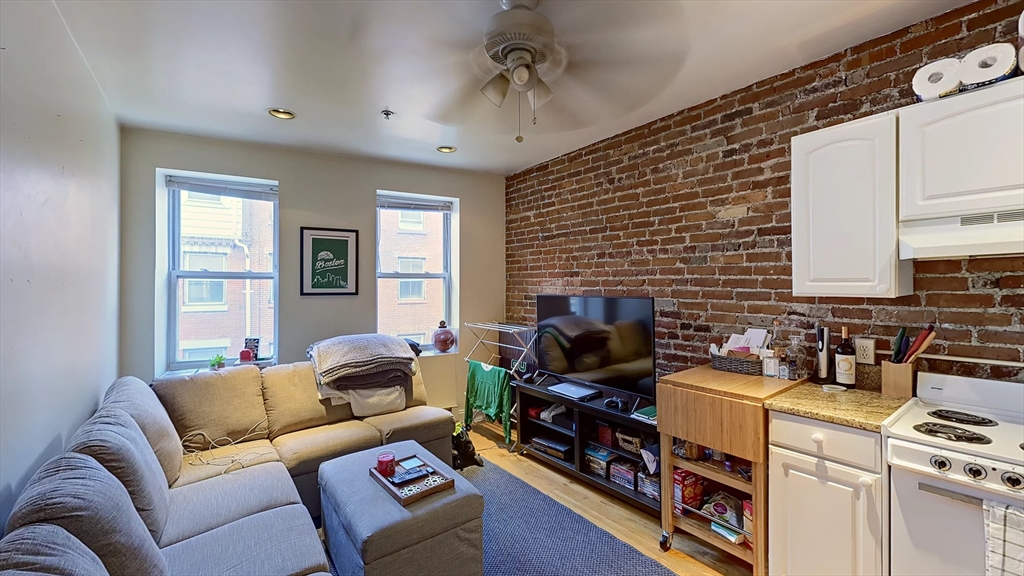 91 Prince St., Boston, Massachusetts, 1 Bedroom Bedrooms, 3 Rooms Rooms,1 BathroomBathrooms,Residential Lease,For Rent,Prince St.,73388894