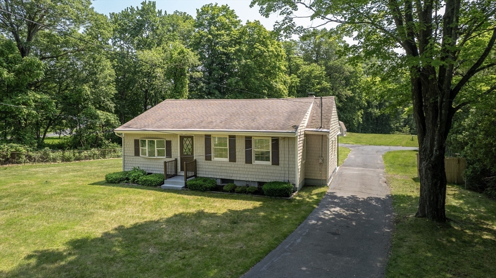 1309 Southampton Rd, Westfield, Massachusetts, 2 Bedrooms Bedrooms, 4 Rooms Rooms,1 BathroomBathrooms,Residential,For Sale,Southampton Rd,73392936