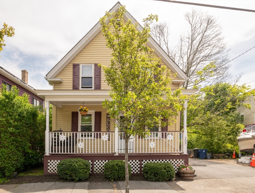 209 Jefferson Ave, Salem, Massachusetts, 3 Bedrooms Bedrooms, 6 Rooms Rooms,2 BathroomsBathrooms,Residential,For Sale,Jefferson Ave,73380168