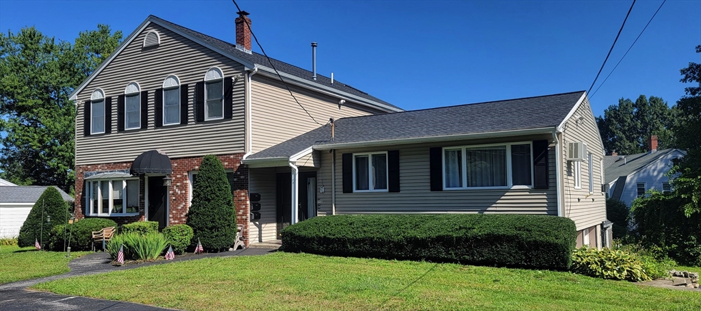 302 Pleasant Street, North Andover, Massachusetts, 1 Bedroom Bedrooms, 4 Rooms Rooms,1 BathroomBathrooms,Residential Lease,For Rent,Pleasant Street,73411442