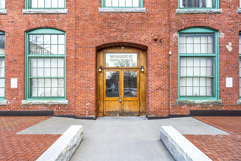 200 Market St, Lowell, Massachusetts, 3 Bedrooms Bedrooms, 6 Rooms Rooms,2 BathroomsBathrooms,Residential Lease,For Rent,Market St,73406453