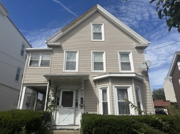 16 Oakes St, Everett, Massachusetts, 4 Bedrooms Bedrooms, 10 Rooms Rooms,2 BathroomsBathrooms,Residential Income,For Sale,Oakes St,73420148