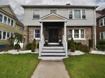 85 Knollwood St, Springfield, Massachusetts, 6 Bedrooms Bedrooms, 12 Rooms Rooms,2 BathroomsBathrooms,Residential Income,For Sale,Knollwood St,73423675