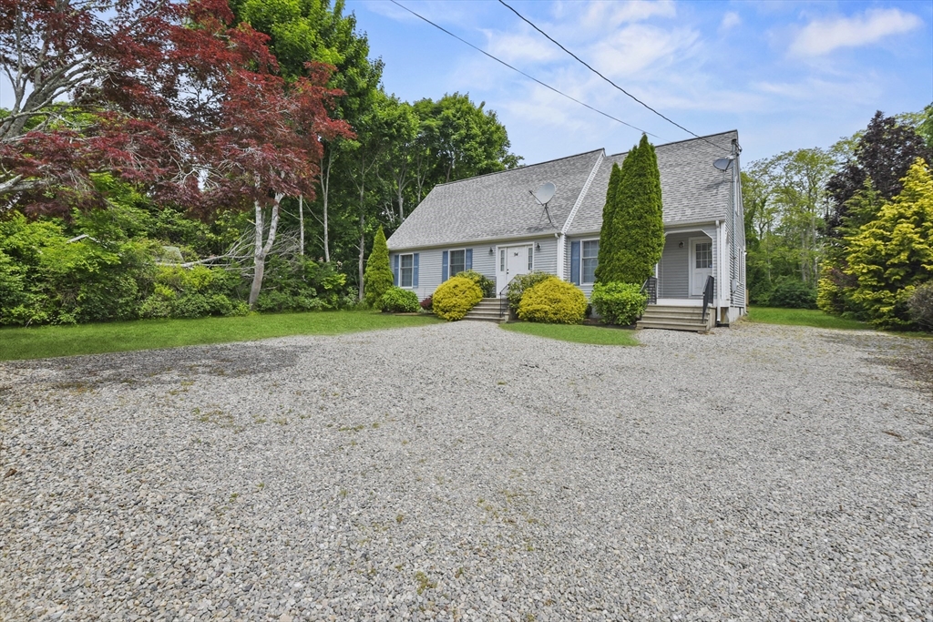 94 Jones Rd, Falmouth, Massachusetts, 3 Bedrooms Bedrooms, 5 Rooms Rooms,2 BathroomsBathrooms,Residential,For Sale,Jones Rd,73382730