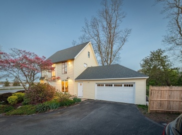 1705 Wampanoag Trl, Barrington, Rhode Island, 3 Bedrooms Bedrooms, 6 Rooms Rooms,2.5 BathroomsBathrooms,Residential,For Sale,Wampanoag Trl,73377807