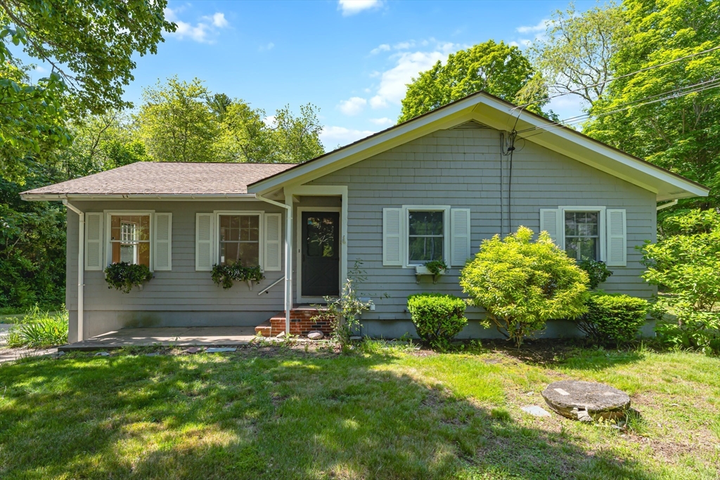 35 Washburn Rd, Freetown, Massachusetts, 3 Bedrooms Bedrooms, 6 Rooms Rooms,1 BathroomBathrooms,Residential,For Sale,Washburn Rd,73386461