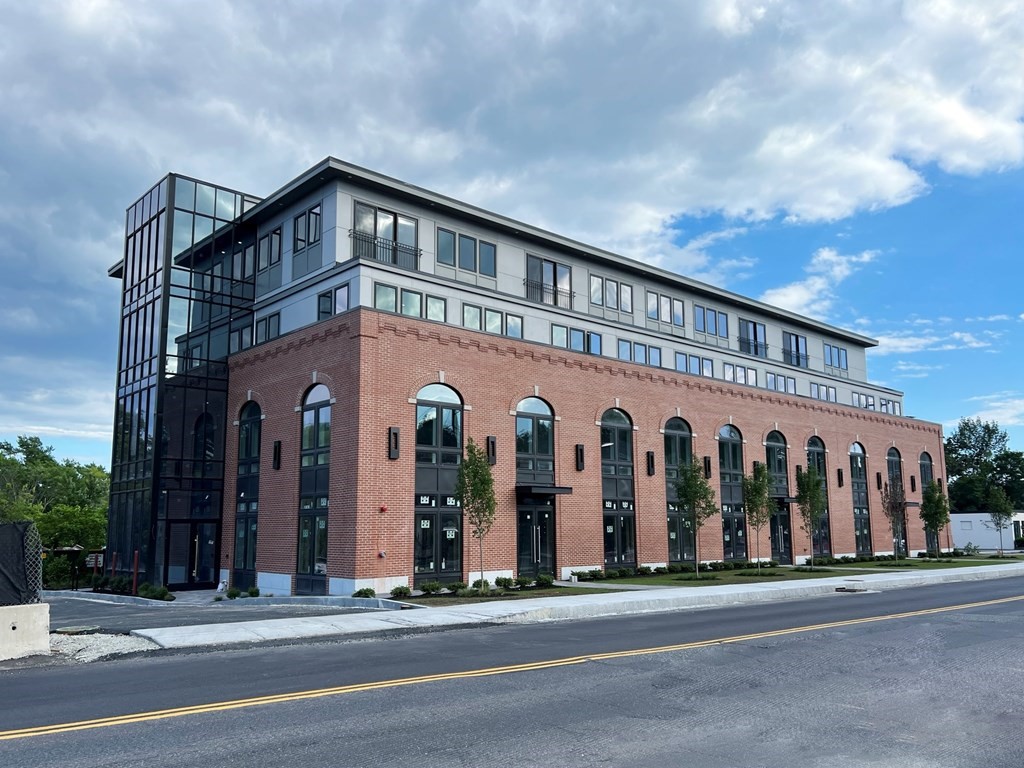 80 Bridge St, Dedham, Massachusetts, 1 Bedroom Bedrooms, 3 Rooms Rooms,1 BathroomBathrooms,Residential Lease,For Rent,Bridge St,73422419