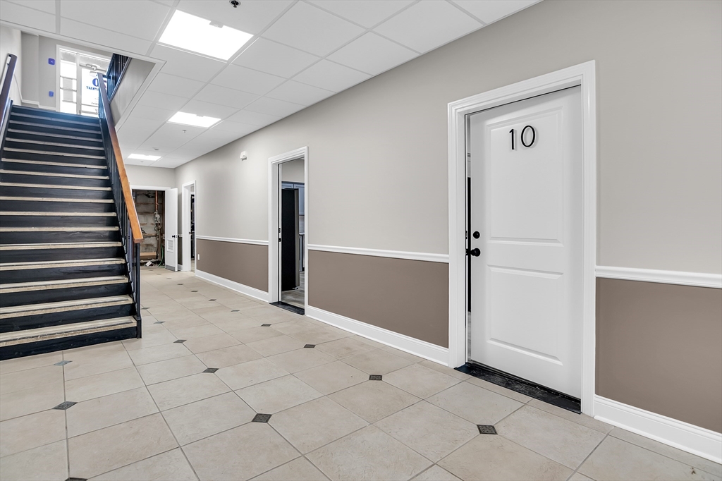 70 Court Street, Westfield, Massachusetts, 2 Bedrooms Bedrooms, 4 Rooms Rooms,1 BathroomBathrooms,Residential Lease,For Rent,Court Street,73423796